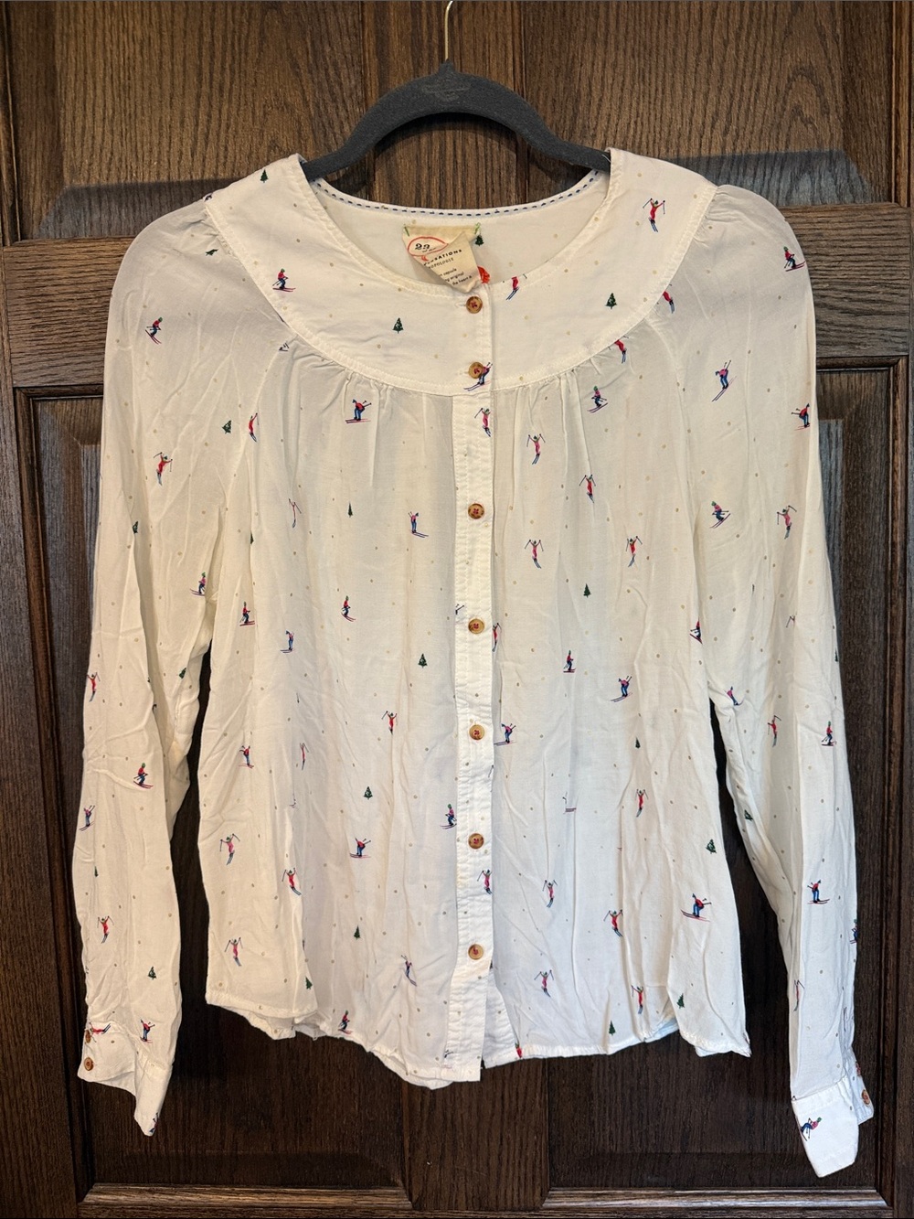 Conversations by Anthropologie Top with Skiing print Size 10